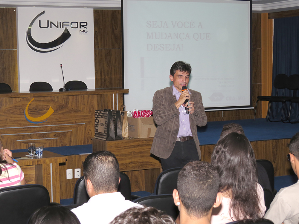 Alunos de Administração e Marketing participam do III SEMAD