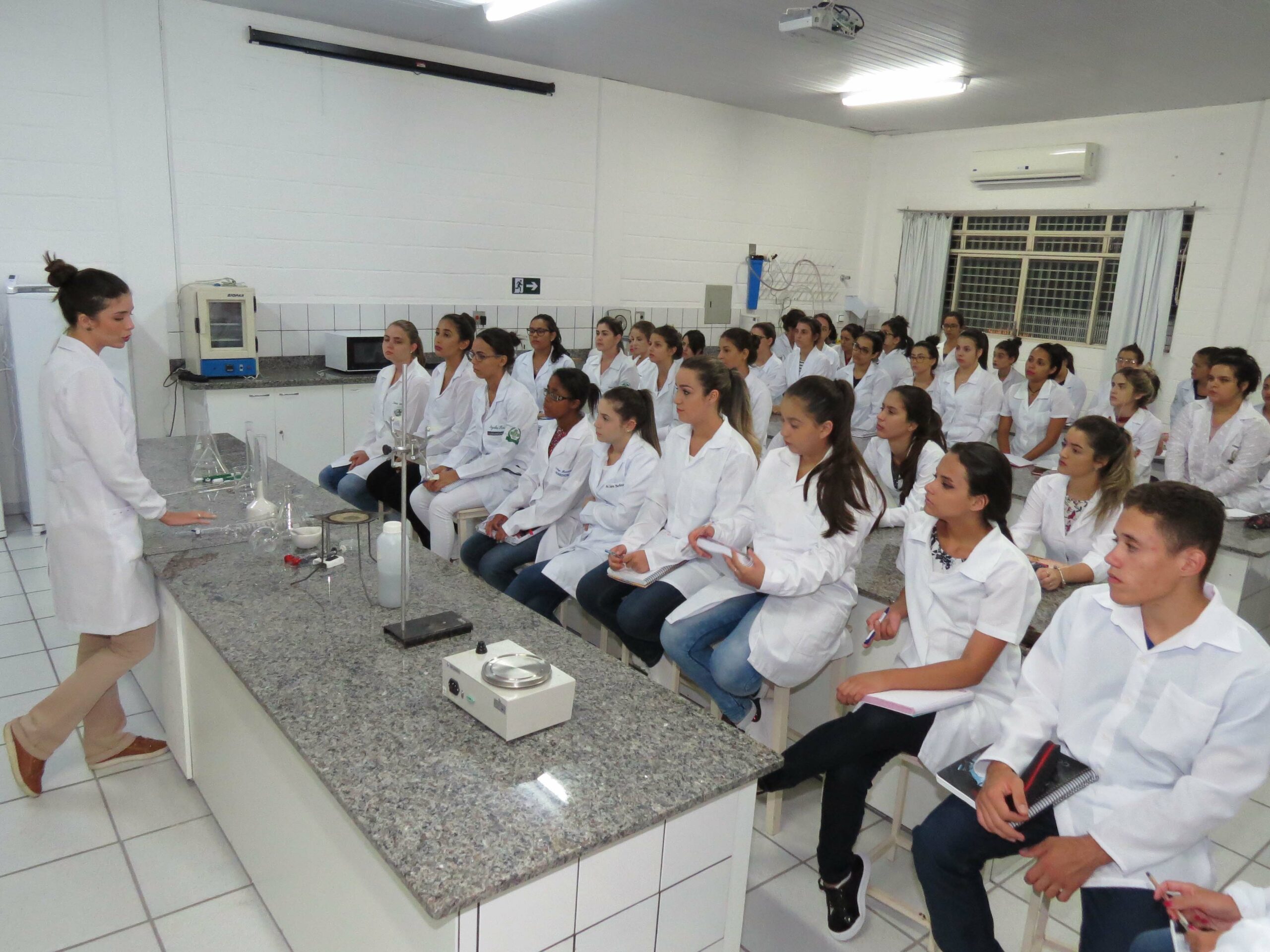 Alunos de Biomedicina participam de Aula de Inaugural