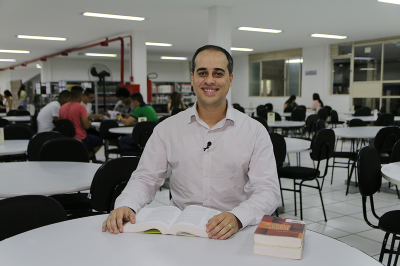 Egresso do curso de Direito conclui Mestrado em Administração Pública