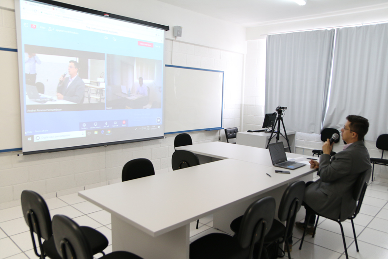 SALA DE VIDEOCONFERÊNCIA DO UNIFOR-MG JÁ ESTÁ EM FUNCIONAMENTO