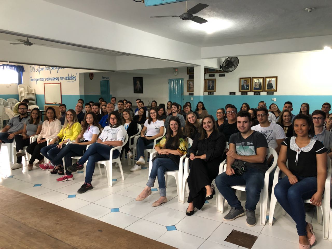 ALUNOS DE DIREITO VISITAM UNIDADE DA APAC DE ITAÚNA