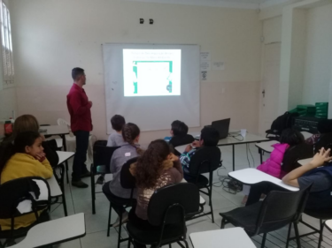 ALUNO DE ENGENHARIA AGRONÔMICA MINISTRA PALESTRA NO PATRONATO SÃO LUIZ