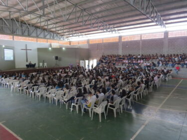ESTUDANTES DO ENSINO MÉDIO PARTICIPAM DO EVENTO “APERTE O PLAY: ESCOLHA SEU FUTURO!”