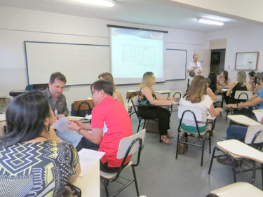 DOCENTES PARTICIPAM DE CAPACITAÇÃO SOBRE METODOLOGIAS ATIVAS TEAM-BASED LEARNING