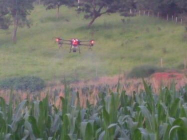 USO DE NOVA TECNOLOGIA PARA PULVERIZAÇÃO DE LAVOURA DA FAZENDA LABORATÓRIO