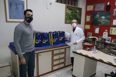 FUOM DOA MATERIAL ESCOLAR PARA PROJETO SOCIAL DO ROTARY