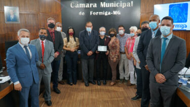 PRESIDENTE DO ROTARY CLUB DE FORMIGA RECEBE HOMENAGEM