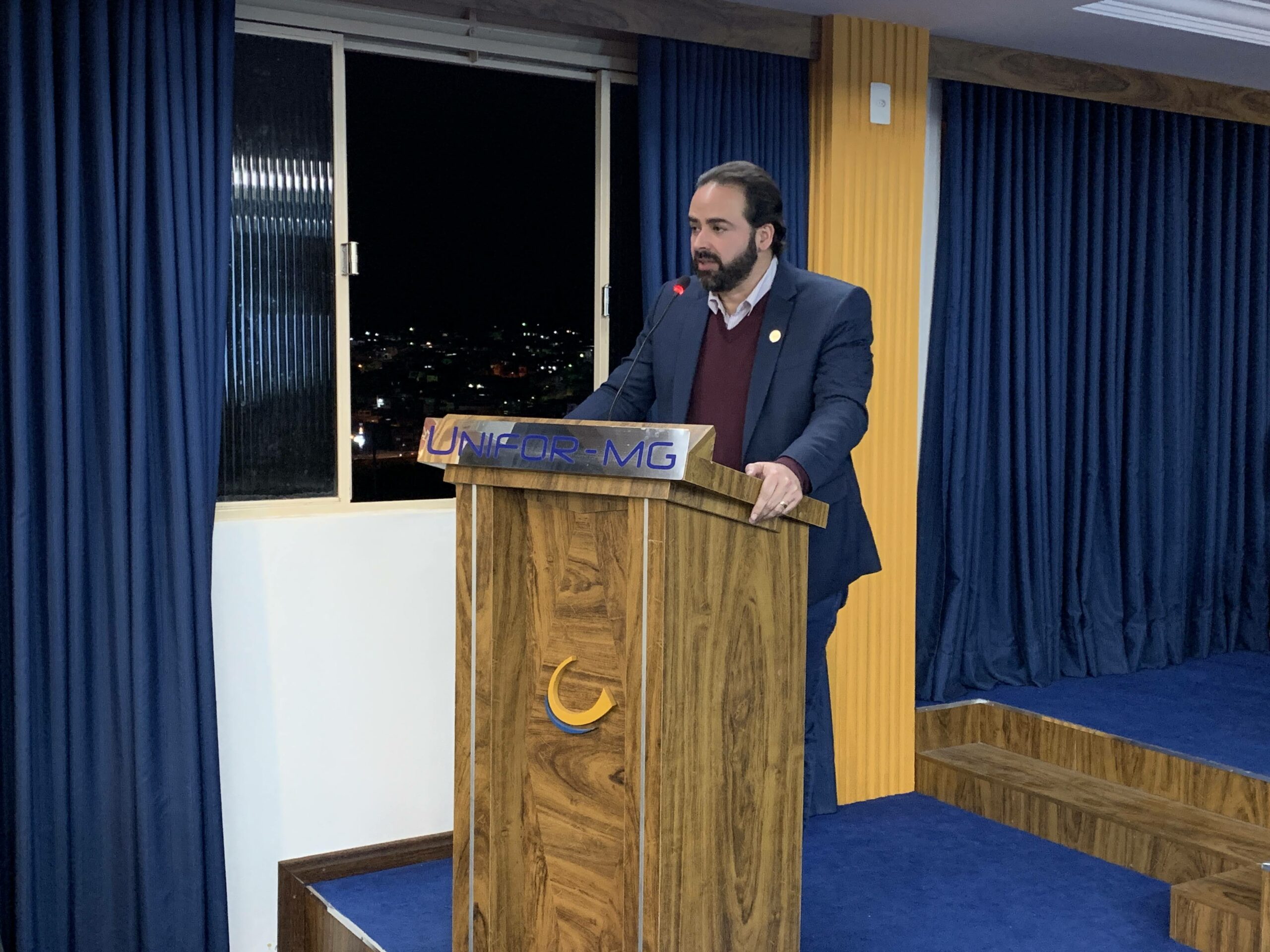 PRESIDENTE DA OAB/MG MINISTRA PALESTRA NO CENTRO UNIVERSITÁRIO DE FORMIGA