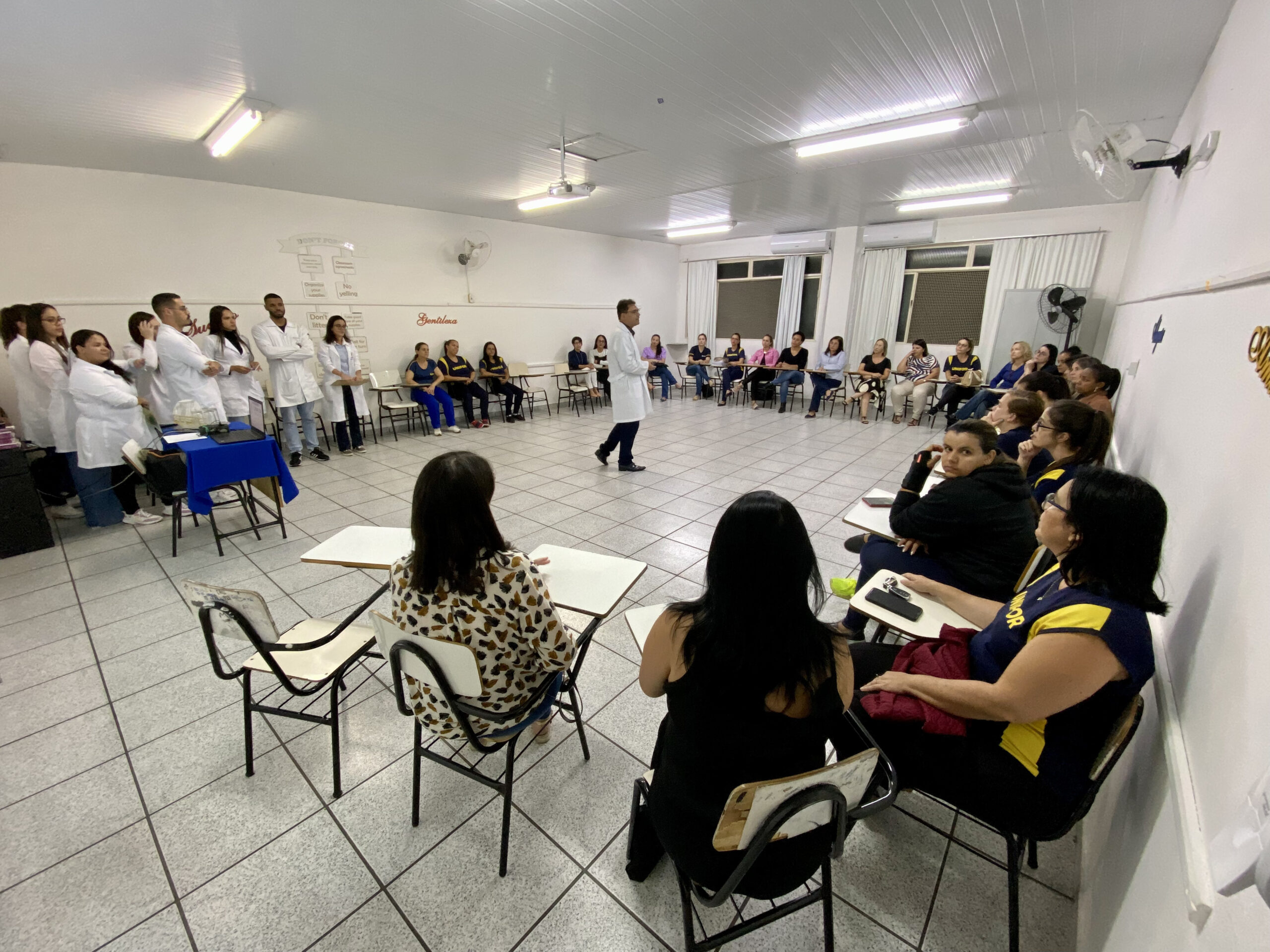 COLABORADORES DO COLÉGIO UNIFOR PARTICIPAM DE PROJETO SOBRE DORES MUSCULOESQUELÉTICAS