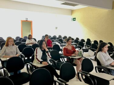 PROJETO CONECTANDO ENVOLVE ALUNOS DOS CURSOS EAD