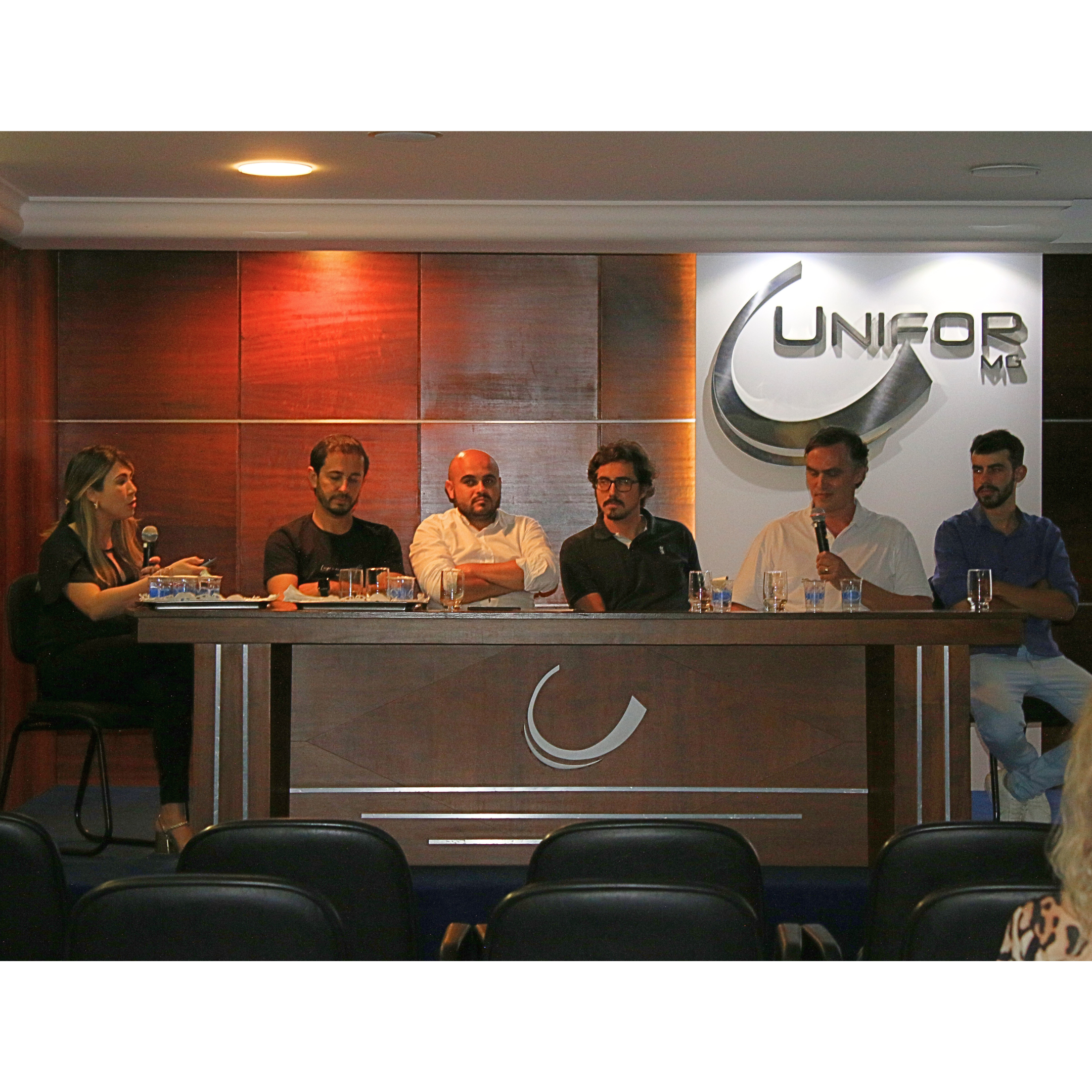 ALUNOS DE ENGENHARIA CIVIL DO UNIFOR-MG PARTICIPAM DE SEMINÁRIO