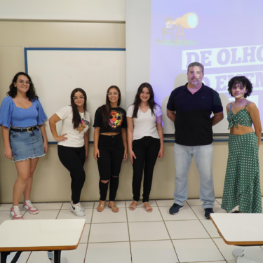 PROJETO “DE OLHO NO ENEM 2023” RECEBE ALUNOS DE FORMIGA