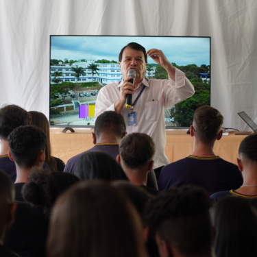 REITOR DO UNIFOR-MG VISITA ESCOLAS DE FORMIGA PARA UM BATE-PAPO SOBRE O MERCADO DE TRABALHO COM OS ALUNOS