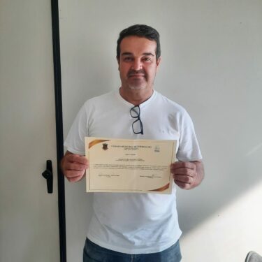 COORDENADOR DA FAZENDA LABORATÓRIO RECEBE MOÇÃO ELOGIOSA PELO PROJETO DE REABILITAÇÃO DE GALOS