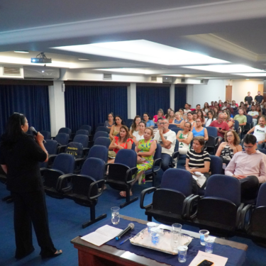 COLÉGIO UNIFOR RECEBE PAIS DE ALUNOS NO CENTRO UNIVERSITÁRIO