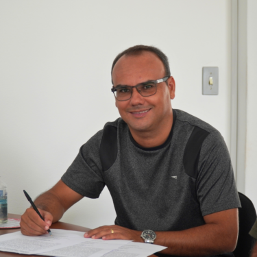 PROF. ME. PAULO MÁRCIO MONTSERRAT TOMA POSSE DA COORDENAÇÃO DOS CURSOS DE EDUCAÇÃO FÍSICA