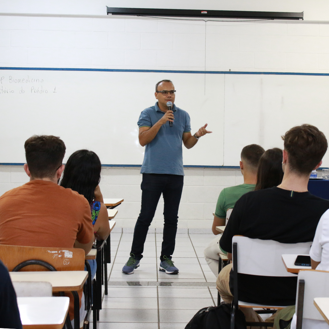 ALUNOS DO CURSO DE EDUCAÇÃO FÍSICA PARTICIPAM DE RODA DE CONVERSA