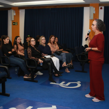 UNIFOR-MG RECEBE MINICURSO DE PODIATRIA PARA ALUNOS DE ENFERMAGEM