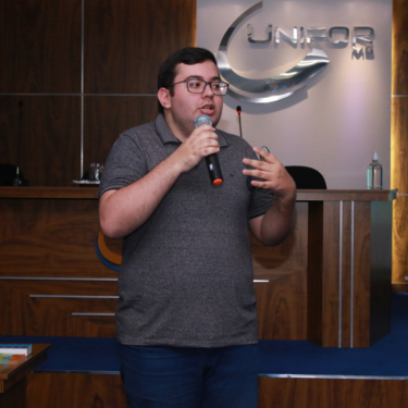 UNIFOR-MG APRESENTA MINICURSO SOBRE PREPARO E ADMINISTRAÇÃO DE MEDICAMENTOS COMUNS E DE ALTA VIGILÂNCIA