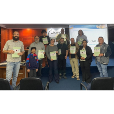 ASSOCIAÇÃO PRÓ POUSO ALEGRE  E ENTIDADES PARCEIRAS REALIZAM LANÇAMENTO DA REVISTA “CADERNO DE RESUMOS DO 1º SEMINÁRIO FLORADA NO CARSTE”