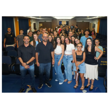 CALOUROS DOS CURSOS DE ADMINISTRAÇÃO E CIÊNCIAS CONTÁBEIS PARTICIPAM DE AULA INAUGURAL