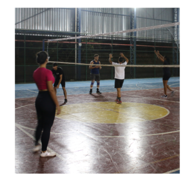 AULA INAUGURAL DE EDUCAÇÃO FÍSICA PROMOVE JOGOS E ATIVIDADES ENTRE CALOUROS E VETERANOS