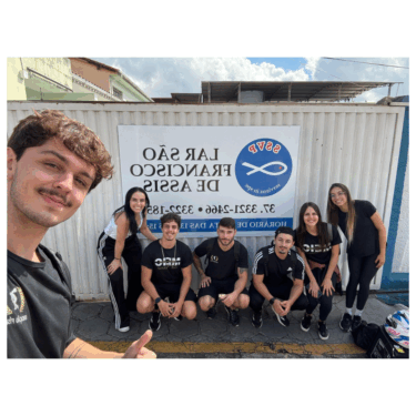 ALUNOS DE EDUCAÇÃO FÍSICA DO UNIFOR-MG PROMOVEM AÇÃO DE SAÚDE NO ASILO SÃO FRANCISCO