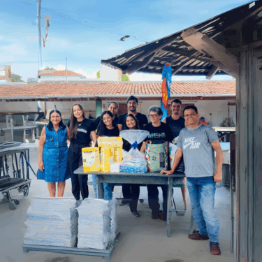 ALUNOS DO UNIFOR-MG PROMOVEM AÇÃO DE SAÚDE NO ASILO SÃO FRANCISCO DE ASSIS