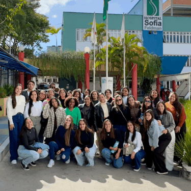ALUNOS DE ENFERMAGEM DO UNIFOR-MG REALIZAM VISITA TÉCNICA AO HOSPITAL SOFIA FELDMAN