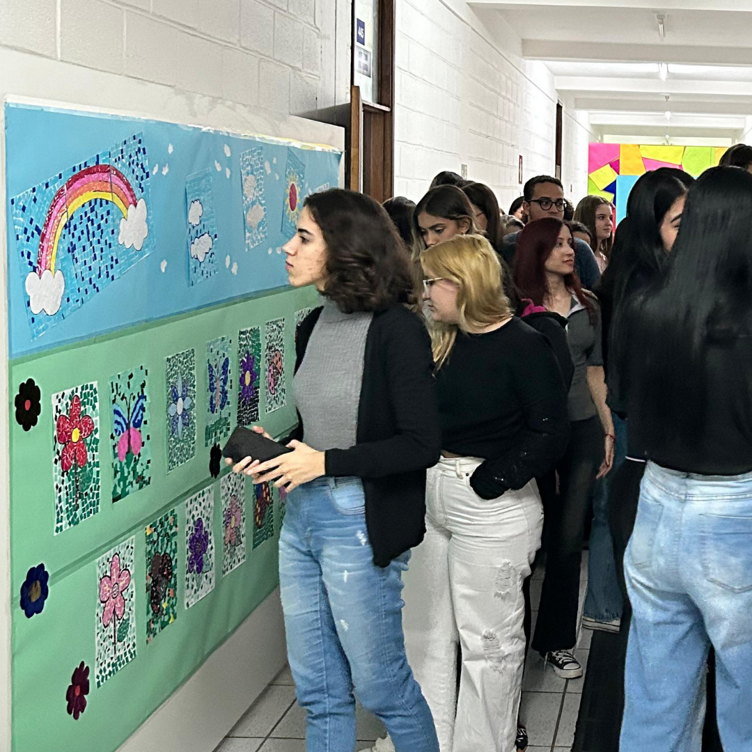 ALUNOS DE PSICOLOGIA ORGANIZAM EXPOSIÇÃO DE MOSAICOS EM PARCERIA COM O CRAS 3
