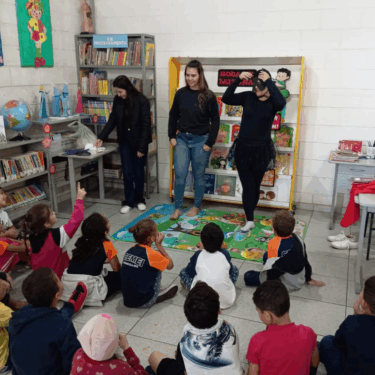 PIBID/UNIFOR-MG REALIZA RECONTO DE HISTÓRIAS EM ESCOLA PARCEIRA E PROMOVE APRENDIZAGEM E AUTOESTIMA