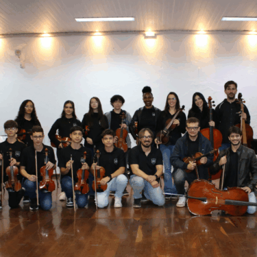 PROJETO “QUARTA NA PRAÇA” RECEBE APRESENTAÇÃO EMOCIONANTE DA ORQUESTRA DE CORDAS DE FORMIGA