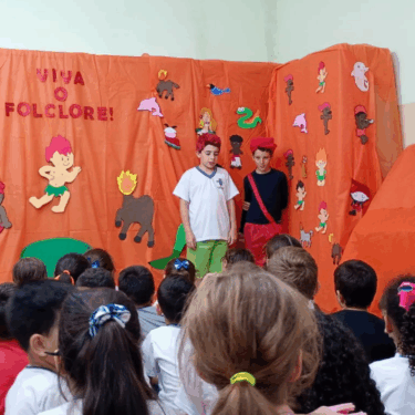 EGRESSO DO UNIFOR-MG PROMOVE CELEBRAÇÃO AO DIA DO FOLCLORE COM TEATRO E CONTAÇÃO DE HISTÓRIAS EM CÓRREGO FUNDO