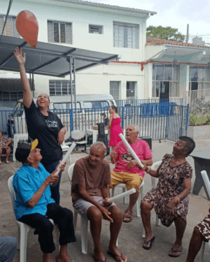 ALUNOS DE EDUCAÇÃO FÍSICA DO UNIFOR-MG REALIZAM AÇÃO EXTENSIONISTA NO LAR SÃO FRANCISCO DE ASSIS