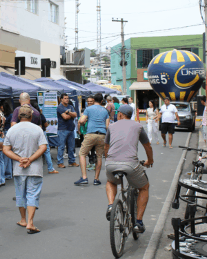 UNIFOR-MG NA PRAÇA DE FORMIGA LEVA CONHECIMENTO E BEM-ESTAR PARA A POPULAÇÃO