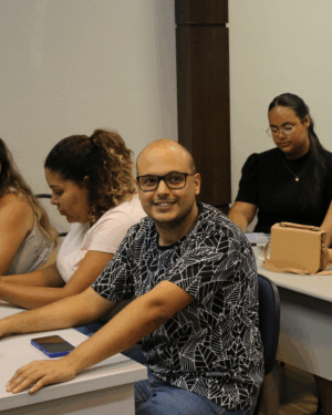 ALUNOS DE ENFERMAGEM DO UNIFOR-MG RECEBEM MINICURSO PARA INTERPRETAÇÃO BÁSICA DE ELETROCARDIOGRAMA