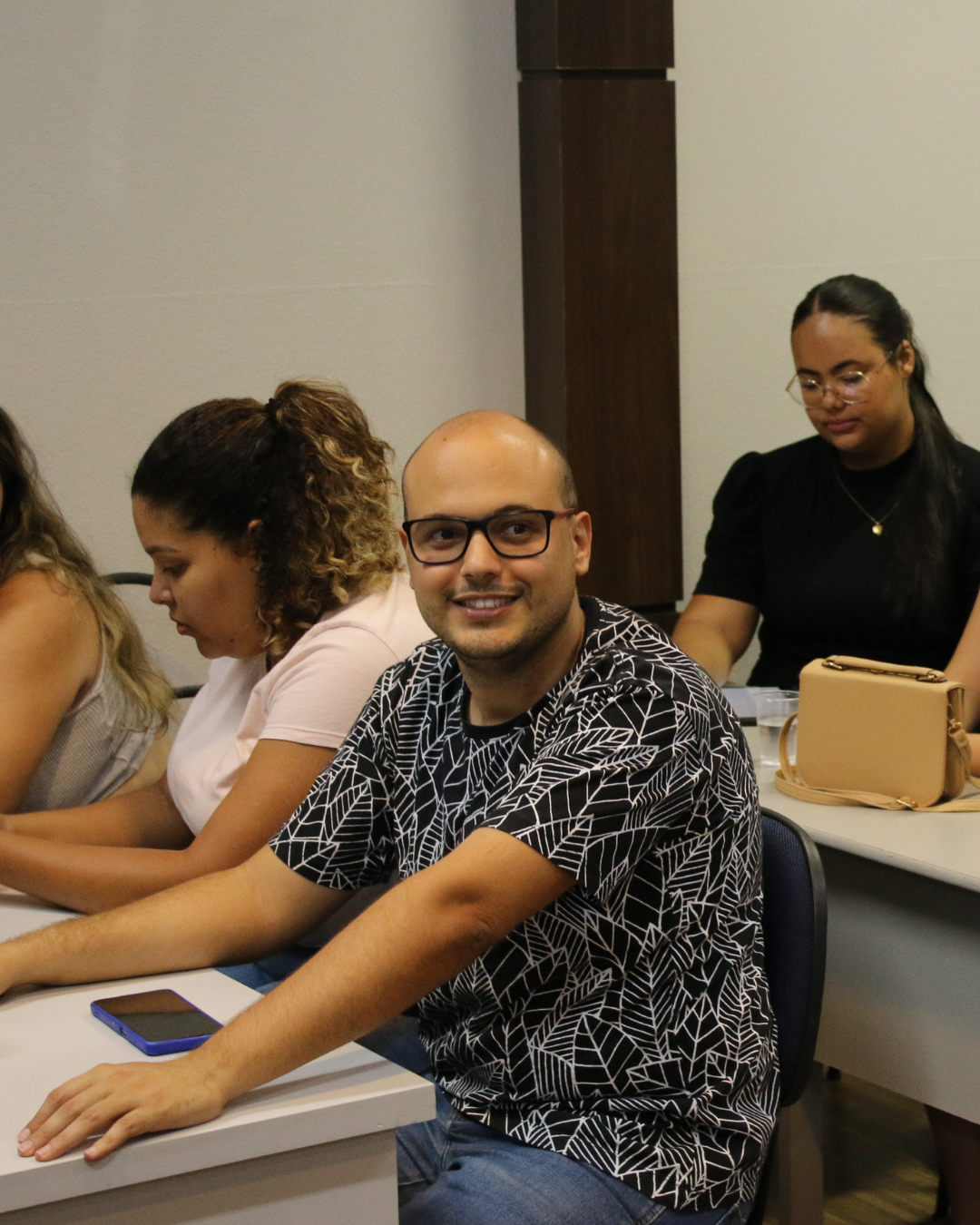 ALUNOS DE ENFERMAGEM DO UNIFOR-MG RECEBEM MINICURSO PARA INTERPRETAÇÃO BÁSICA DE ELETROCARDIOGRAMA