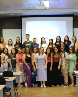 ALUNOS CELEBRAM 25 ANOS DO CURSO DE ENFERMAGEM DO UNIFOR-MG COM NOITE DE CINEMA
