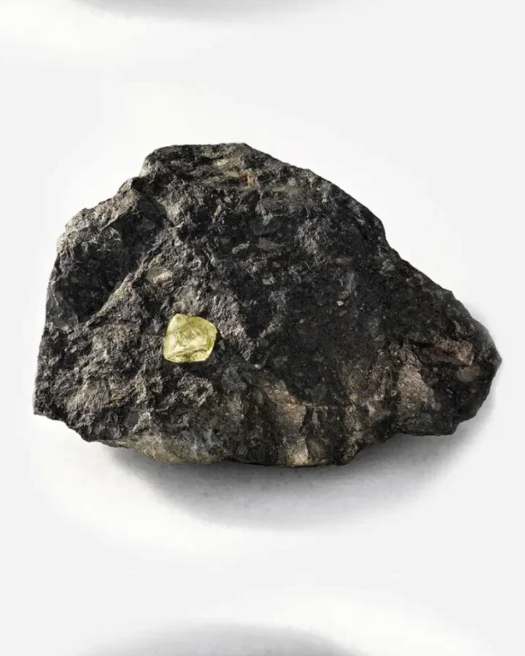 LABORATÓRIO DE MINERALOGIA DO UNIFOR-MG ESTUDA OCORRÊNCIA DE PIPE DE KIMBERLITO EM FORMIGA