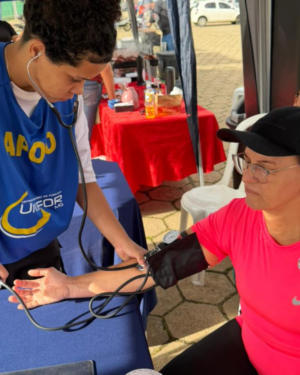 UNIFOR-MG PROMOVE AÇÃO DE SAÚDE NA CORRIDA INTERNACIONAL DA MULHER EM FORMIGA