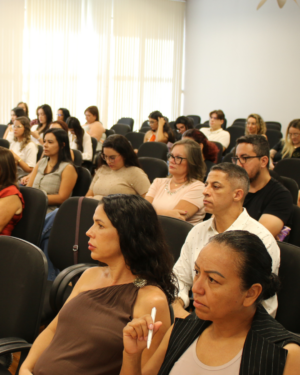 CURSO DE DIREITO PARTICIPA DE DEBATE SOBRE COMBATE À VIOLÊNCIA DOMÉSTICA EM FORMIGA
