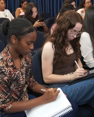 AULA INAUGURAL DO CURSO DE ENFERMAGEM DESTACA VALORIZAÇÃO PROFISSIONAL E DIRETRIZES PARA PRESCRIÇÃO DE MEDICAMENTOS