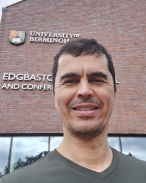 PROFESSOR DO UNIFOR-MG MINISTRA PALESTRA PARA UNIVERSIDADE POLONESA