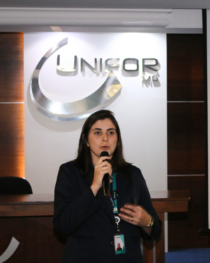 CALOUROS DA ÁREA DA SAÚDE DO UNIFOR-MG RECEBEM PALESTRA SOBRE EDUCAÇÃO FINANCEIRA