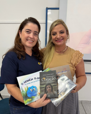 VISITA DE AUTORA ENCANTA ALUNOS E INCENTIVA A LEITURA NO COLÉGIO UNIFOR