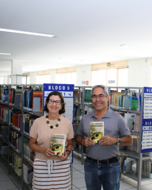 AUTOR FORMIGUENSE DOA OBRAS SOBRE EX-COMBATENTES À BIBLIOTECA DO UNIFOR-MG