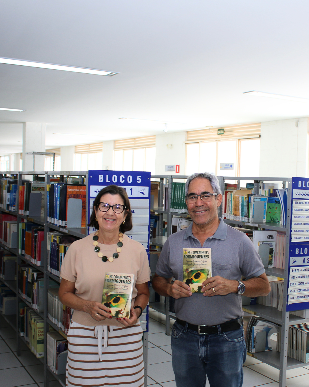AUTOR FORMIGUENSE DOA OBRAS SOBRE EX-COMBATENTES À BIBLIOTECA DO UNIFOR-MG