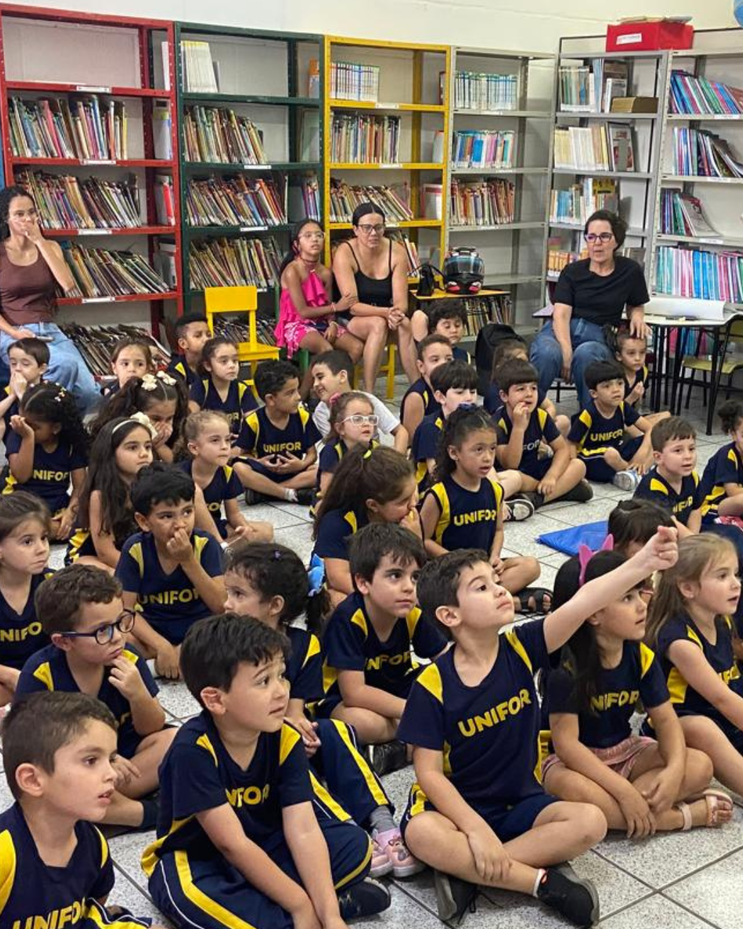 EDUCAÇÃO INFANTIL DO COLÉGIO UNIFOR PARTICIPA DE MOMENTO SOBRE HIGIENE PESSOAL COM ALUNAS DE PEDAGOGIA DO UNIFOR-MG