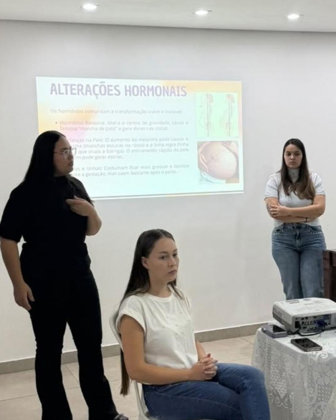ACADÊMICAS DE ENFERMAGEM DO UNIFOR-MG PARTICIPAM DO GESTAAMOR COM AÇÃO EDUCATIVA