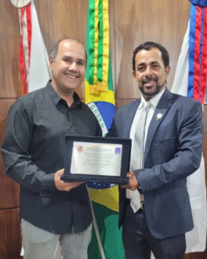 PROFESSOR DO CURSO DE EDUCAÇÃO FÍSICA DO UNIFOR-MG RECEBE COMENDA EDUCADOR PAULO FREIRE